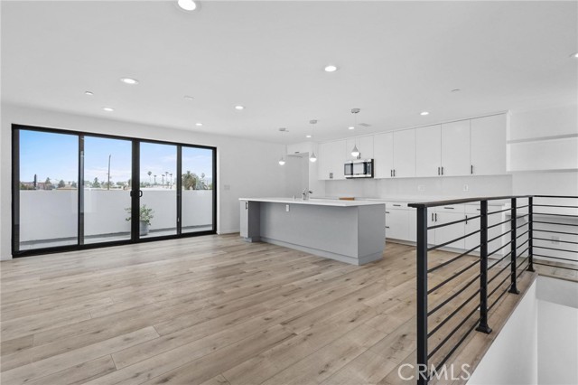 Detail Gallery Image 14 of 23 For 4138 Normal Ave, Los Angeles,  CA 90029 - 2 Beds | 2 Baths