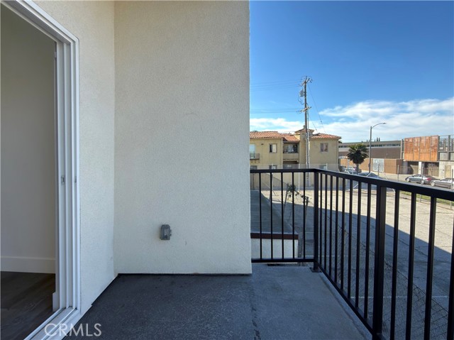 Detail Gallery Image 6 of 17 For 1491 Atlantic Ave, Long Beach,  CA 90813 - 2 Beds | 2 Baths