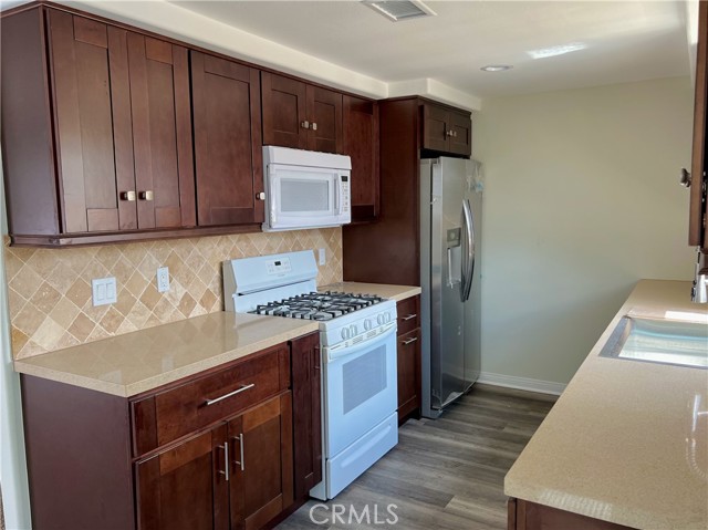 738 Calle Fresno, Thousand Oaks CA: https://media.crmls.org/medias/61b1590f-ab83-454d-841f-76c077f4c7e8.jpg