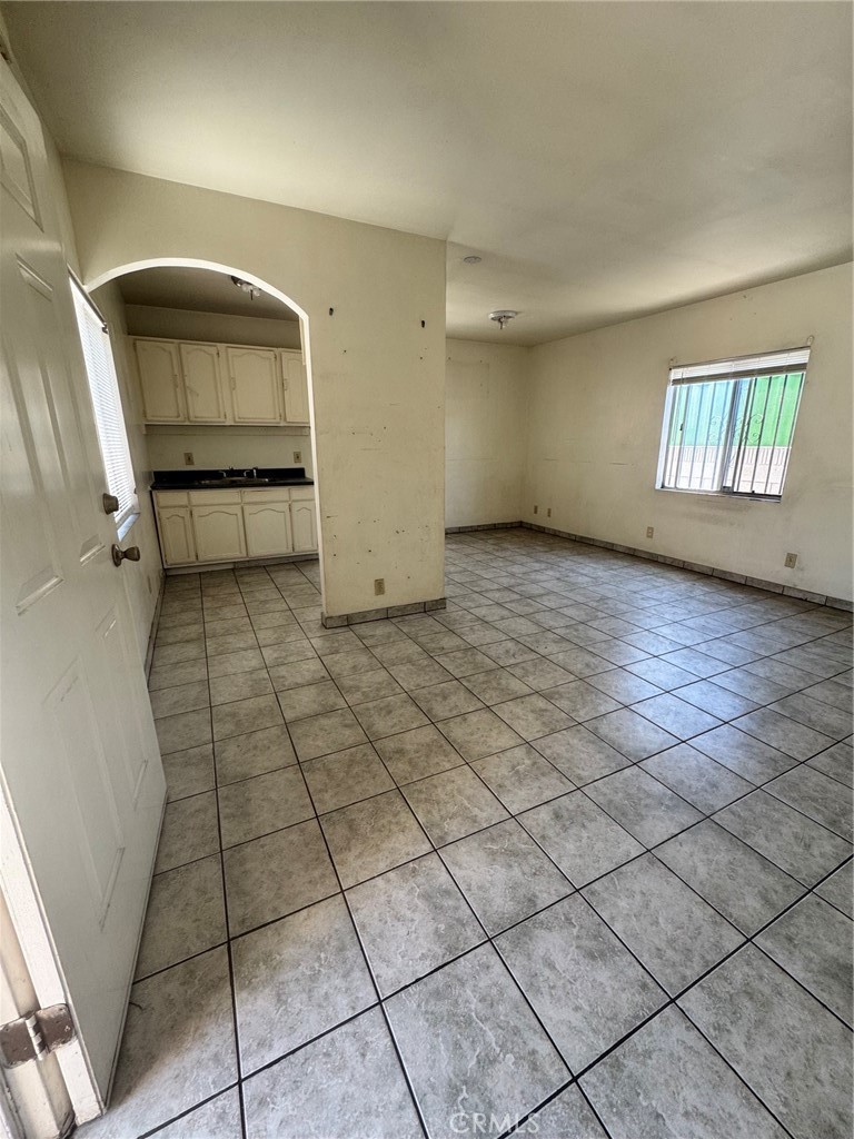 https://media.crmls.org/medias/61b16a66-80e2-4a71-862f-fba3179002ea.jpg?preset=X-Large