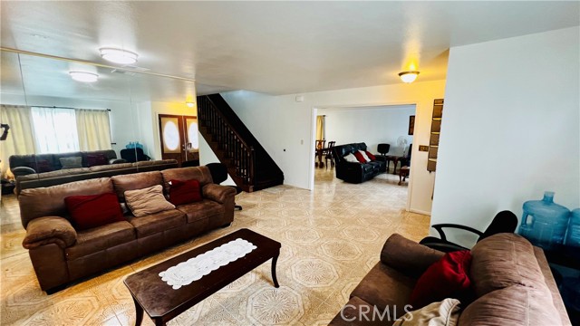 4127 W 130th Street, Hawthorne CA: https://media.crmls.org/medias/61b28752-7c0c-4cb8-b3df-f882119949a1.jpg