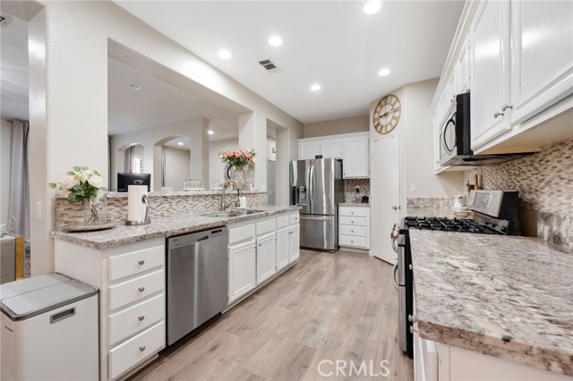 16192 Setting Sun Circle, Riverside CA: https://media.crmls.org/medias/61b29a72-7964-4dd3-aa66-7fef936ec679.jpg