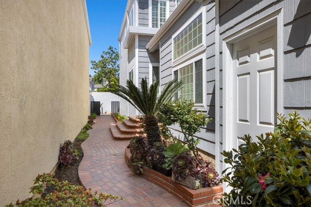 2123 Shelburne Way, Torrance CA: https://media.crmls.org/medias/61b2d879-57fe-4692-b750-9a7df1636b8f.jpg