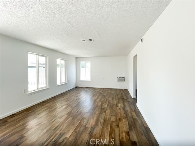 44630 Date Avenue, Lancaster CA: https://media.crmls.org/medias/61b303f9-58e2-418e-be01-0358138e5dbc.jpg