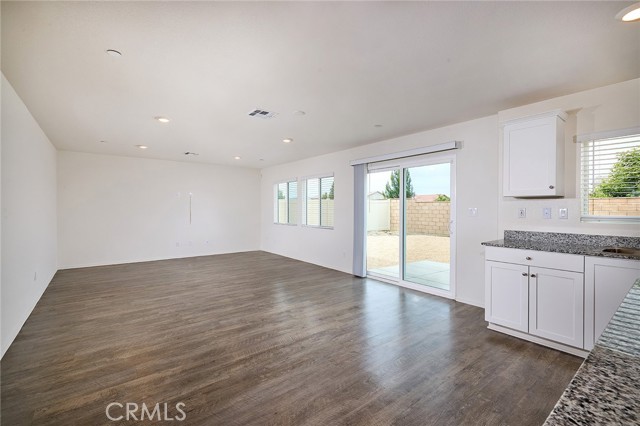 Detail Gallery Image 5 of 19 For 1238 Memorial Ave, Hemet,  CA 92543 - 3 Beds | 2/1 Baths