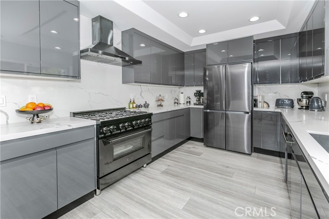 10670 Deering Avenue, Chatsworth CA: https://media.crmls.org/medias/61b410c3-8150-458a-a861-fd0945f8b8bf.jpg