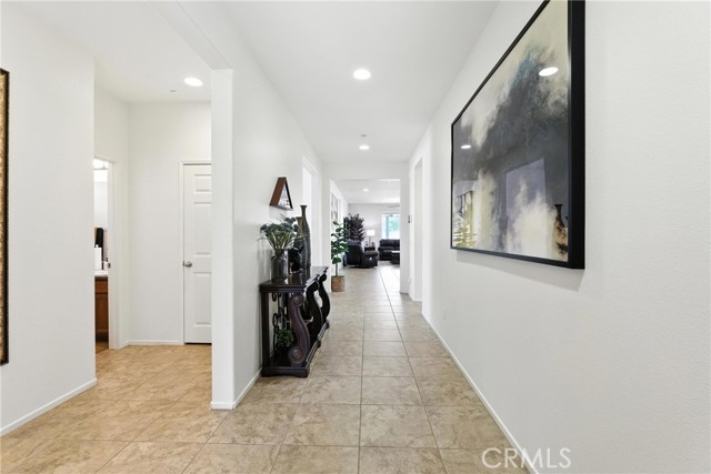 7043 W Avenue L5, Lancaster CA: https://media.crmls.org/medias/61b4f5ef-e1ec-474b-8de9-9ee419ba8e39.jpg