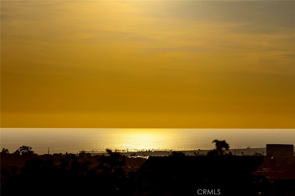https://media.crmls.org/medias/61b52d29-b5b2-4715-be93-08209494b55c.jpg?preset=X-Large