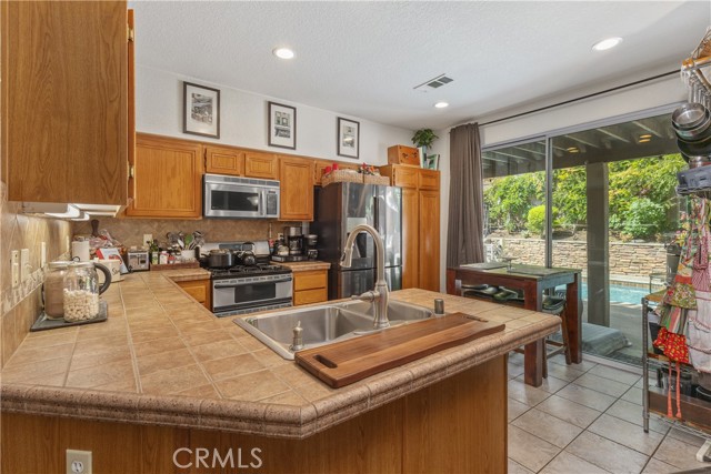 23 Red Coat Place, Irvine CA: https://media.crmls.org/medias/61b5a25f-8f57-46c2-8968-18ad43e2689f.jpg