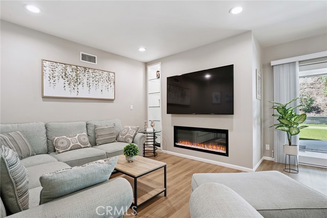 5929 Adler Avenue, Woodland Hills CA: https://media.crmls.org/medias/61b5cdf0-94c2-4f1e-982a-95b585d67c6d.jpg