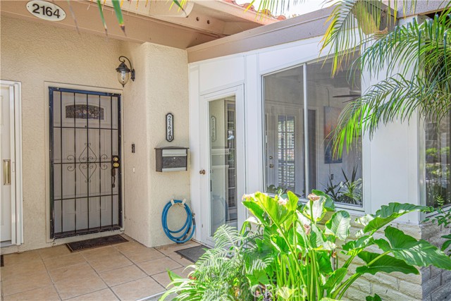 2164 Via Mariposa E, Laguna Woods CA: https://media.crmls.org/medias/61b5e497-ab6b-4f94-be9e-de588129a034.jpg