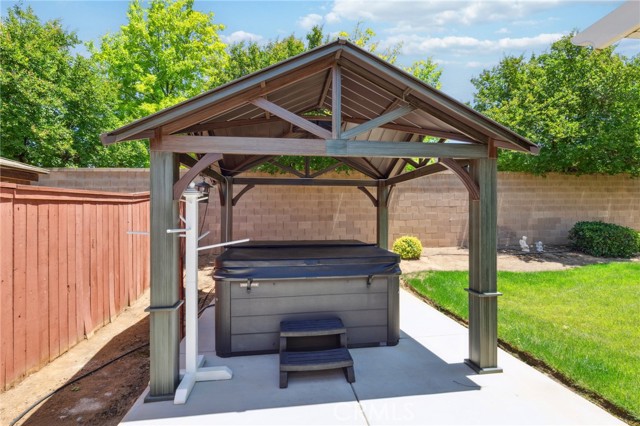 1697 Whiteash Avenue, Clovis CA: https://media.crmls.org/medias/61b5f762-6aa2-4a8a-b241-bfc405e5e69c.jpg