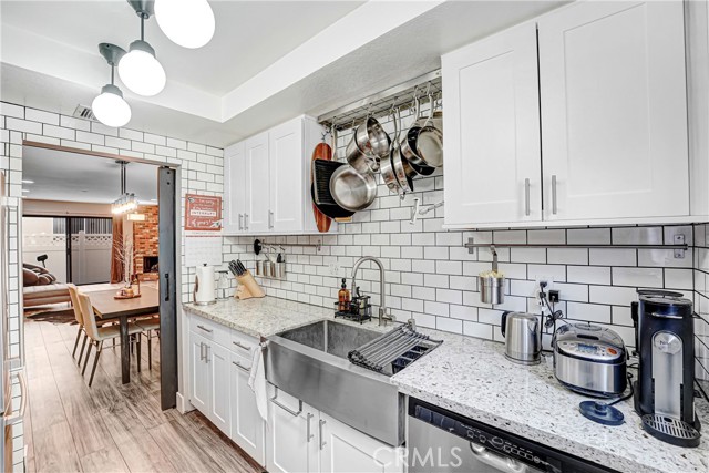 Detail Gallery Image 10 of 25 For 326 E Valencia #C,  Burbank,  CA 91502 - 2 Beds | 2/1 Baths