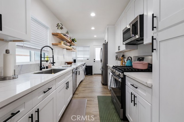 Detail Gallery Image 8 of 75 For 236 Camellia Ln, Costa Mesa,  CA 92627 - 5 Beds | 3 Baths