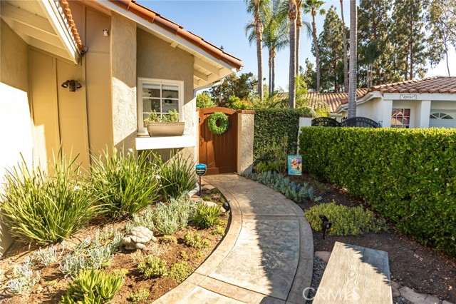 25065 Sunset W Place, Laguna Hills CA: https://media.crmls.org/medias/61b75407-ac2f-4bec-a79d-d90fd9a03d40.jpg