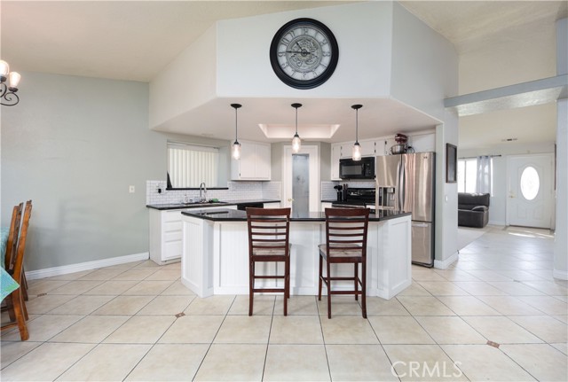 Detail Gallery Image 10 of 32 For 28970 Vacation, Canyon Lake,  CA 92587 - 4 Beds | 2 Baths