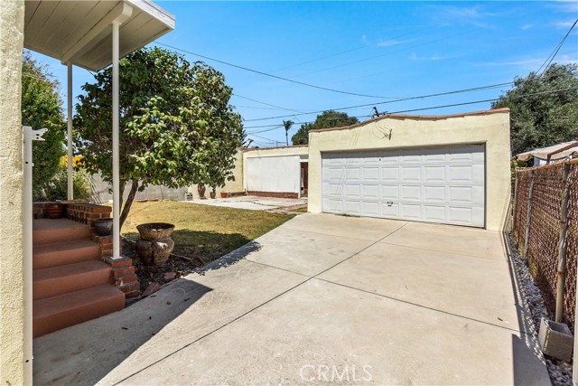 1927 W 82nd, Los Angeles, California 90047, 3 Bedrooms Bedrooms, ,1 BathroomBathrooms,Single Family Residence,For Sale,W 82nd,RS24024058