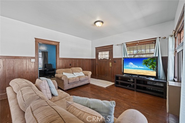 608 E Main Street, Santa Paula CA: https://media.crmls.org/medias/61b88ab5-bde3-4dc1-9a09-898226e4748d.jpg