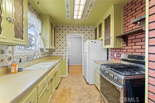 6345 Bigelow Street, Lakewood CA: https://media.crmls.org/medias/61b8957d-e6c4-404e-a00a-e61eae177b4b.jpg