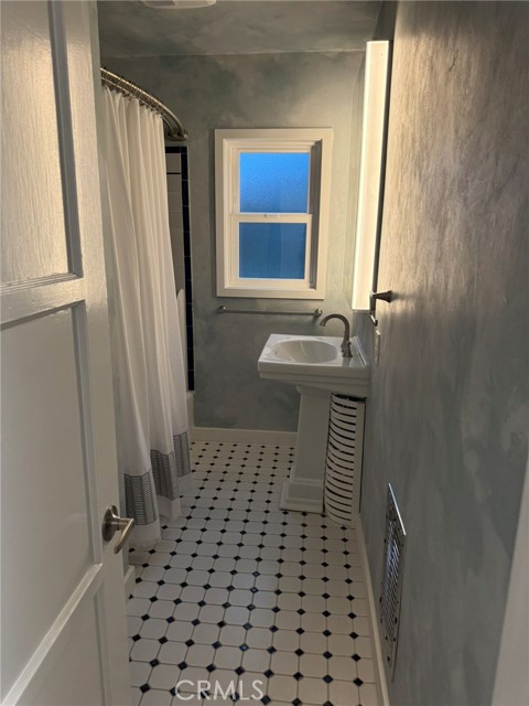 Detail Gallery Image 16 of 31 For 1645 21st St, Manhattan Beach,  CA 90266 - 3 Beds | 1 Baths