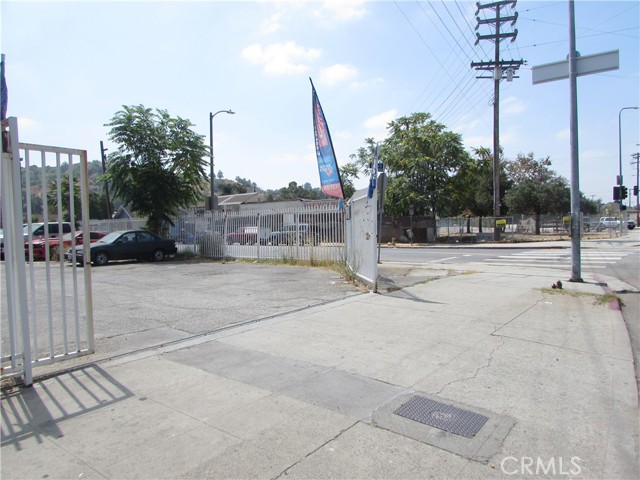 Image 18 of 50 For 3900 Figueroa