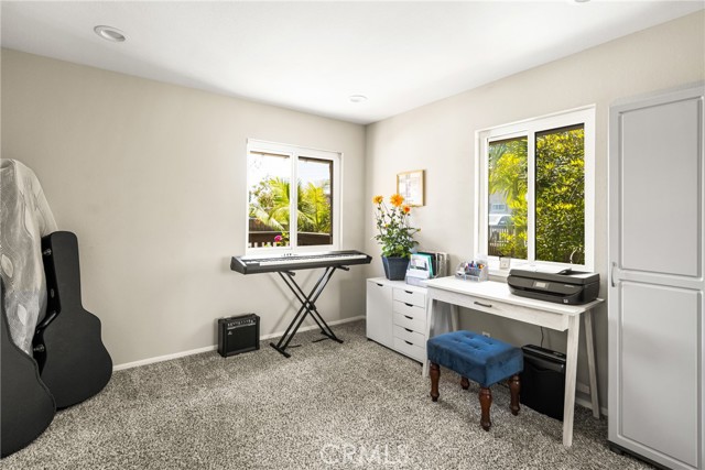 7648 Bay Drive, Huntington Beach CA: https://media.crmls.org/medias/61ba059a-1832-4cfc-896f-97d87ec58a65.jpg