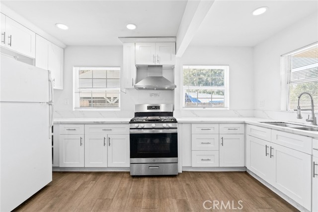 Detail Gallery Image 4 of 31 For 15219 Willard, Panorama City,  CA 91402 - 10 Beds | 8 Baths