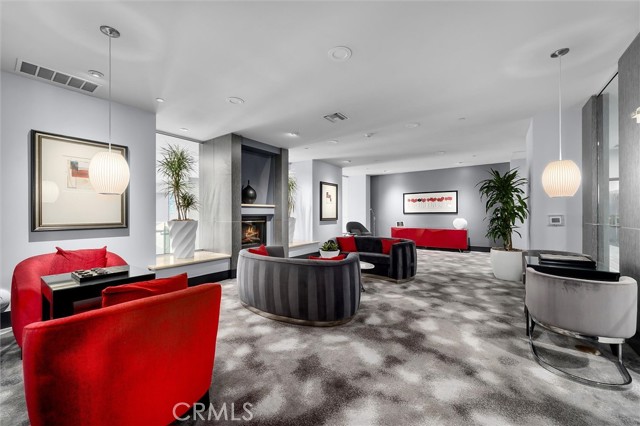 400 W Ocean Boulevard, Long Beach CA: https://media.crmls.org/medias/61bac646-ca1b-471b-81e1-4c7d9d8c48a5.jpg
