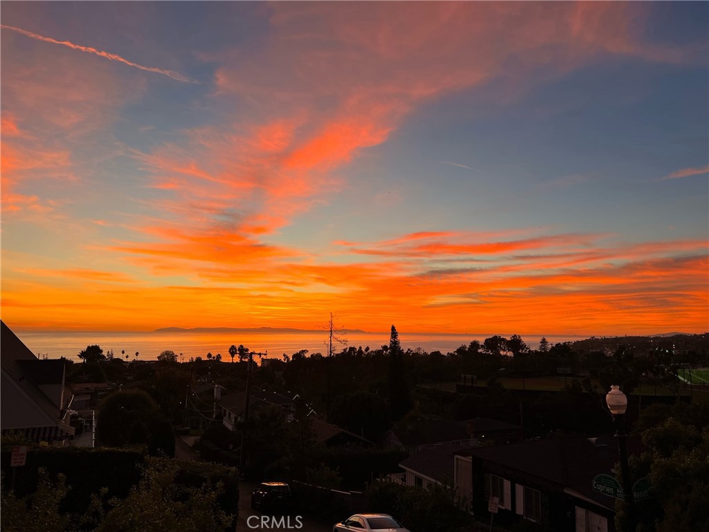 https://media.crmls.org/medias/61baf8eb-924f-401f-913c-01b022770746.jpg?preset=X-Large