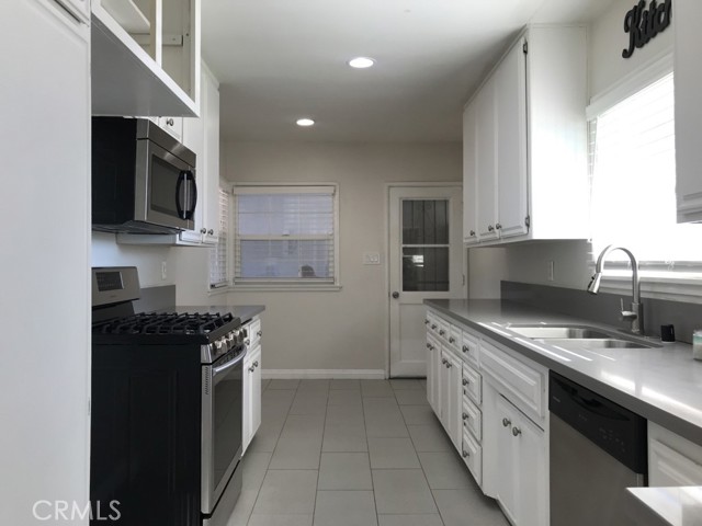 Detail Gallery Image 4 of 16 For 3679 Crowell, Riverside,  CA 92504 - 3 Beds | 2 Baths