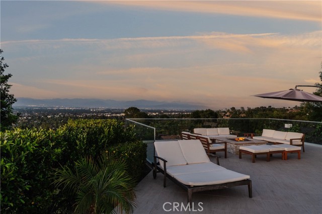 4935 Calvin Avenue, Tarzana CA: https://media.crmls.org/medias/61bbf4a4-03ab-47be-8eec-27aa83164524.jpg