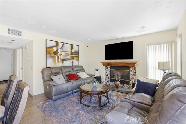 Detail Gallery Image 15 of 56 For 10649 Village Rd, Moreno Valley,  CA 92557 - 4 Beds | 3 Baths