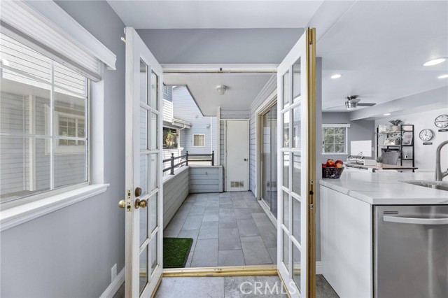 Detail Gallery Image 14 of 34 For 23163 Mulholland Drive Unit 6, Woodland Hills,  CA 91364 - 2 Beds | 2/1 Baths