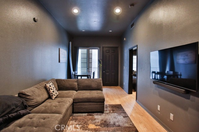 Detail Gallery Image 3 of 35 For 17168 Newhope St #110,  Fountain Valley,  CA 92708 - 1 Beds | 2 Baths