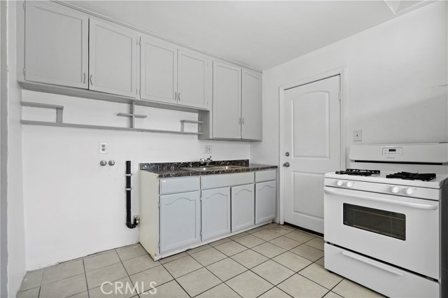 Detail Gallery Image 12 of 57 For 44043 Hoban Ave, Lancaster,  CA 93534 - 4 Beds | 1/1 Baths