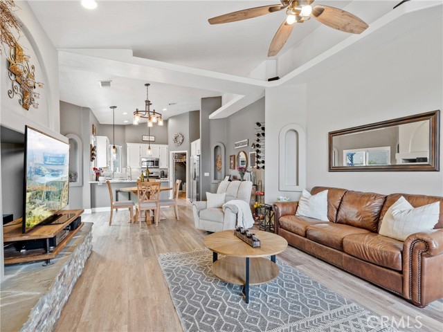 Detail Gallery Image 7 of 43 For 13290 Country Club Dr, Victorville,  CA 92395 - 3 Beds | 2 Baths