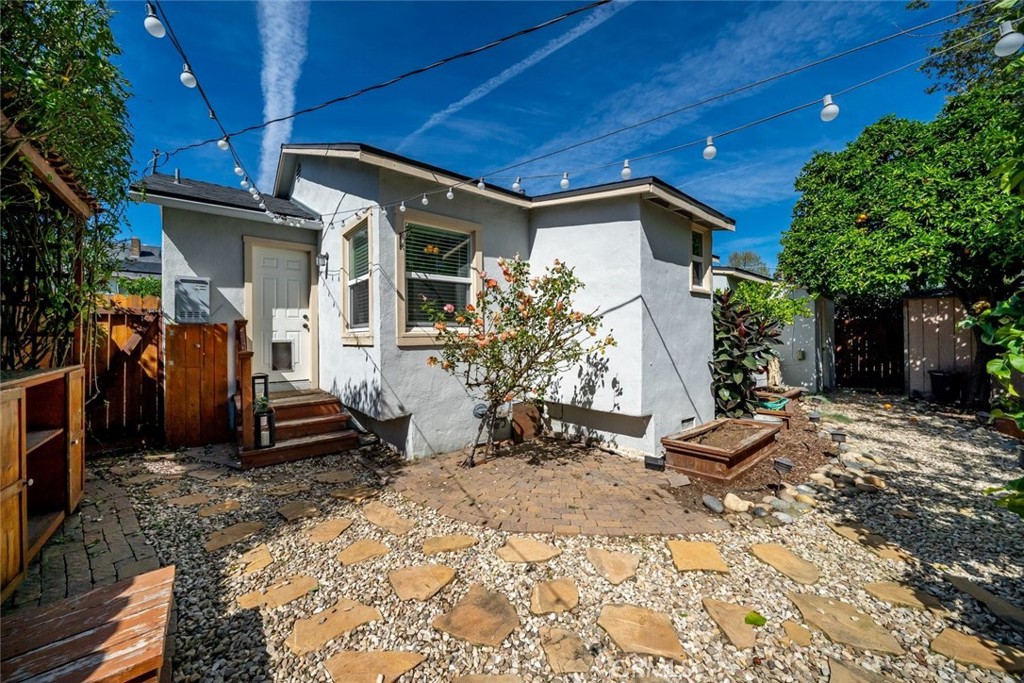 https://media.crmls.org/medias/61c05b9a-97b6-4208-b4eb-25d00ed77b4f.jpg?preset=X-Large