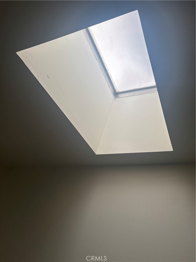 https://media.crmls.org/medias/61c0635b-53a4-4102-a082-473b9cad0d0b.jpg?preset=X-Large