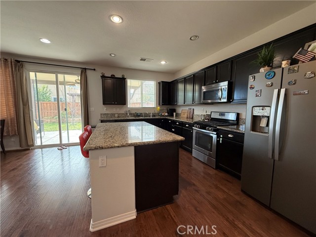 Detail Gallery Image 2 of 8 For 29325 Centerfield, Lake Elsinore,  CA 92530 - 4 Beds | 3 Baths