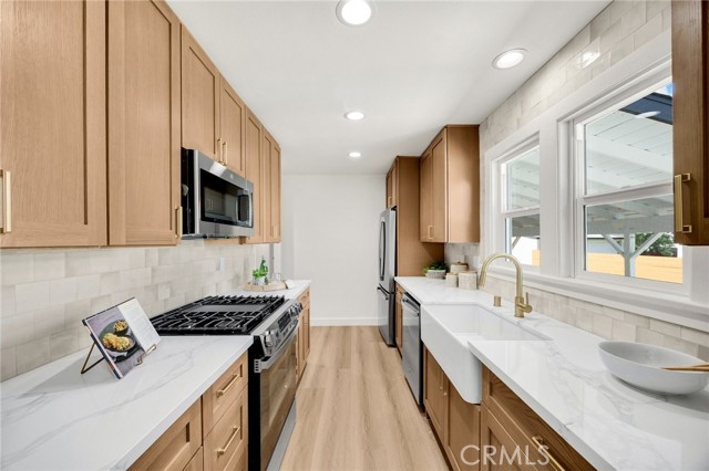 5336 Stratford Road, Los Angeles CA: https://media.crmls.org/medias/61c0abe4-e6d5-42dc-a0d9-5293c4b0324e.jpg