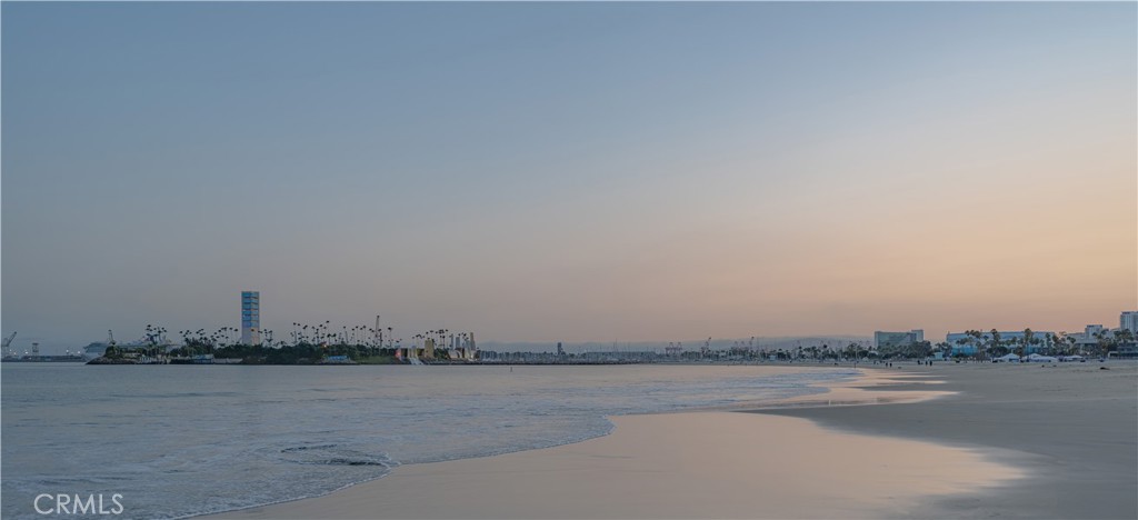 https://media.crmls.org/medias/61c0b552-9f80-40a9-9b37-4f5fe708e51b.jpg?preset=X-Large