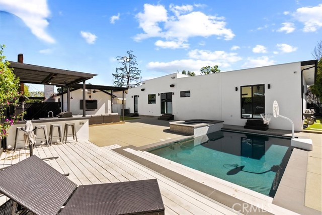 23143 Leonora Drive, Woodland Hills CA: https://media.crmls.org/medias/61c2c43f-b56c-4396-9169-606366e994aa.jpg