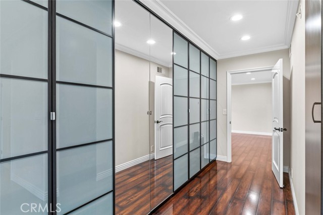 Detail Gallery Image 24 of 61 For 415 Birmingham Rd, Burbank,  CA 91504 - 4 Beds | 3/1 Baths