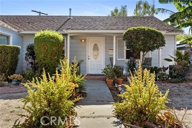 Detail Gallery Image 1 of 29 For 17600 Runnymede St, Lake Balboa,  CA 91406 - 3 Beds | 2 Baths