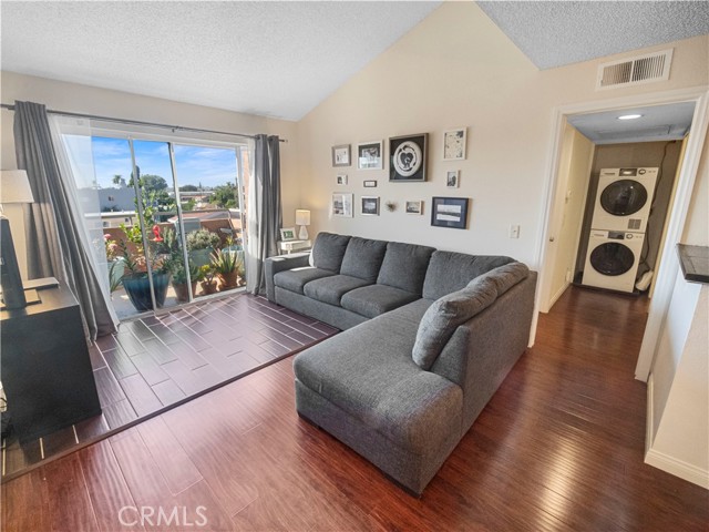 Detail Gallery Image 17 of 39 For 2507 E 15th #304,  Long Beach,  CA 90804 - 2 Beds | 2 Baths