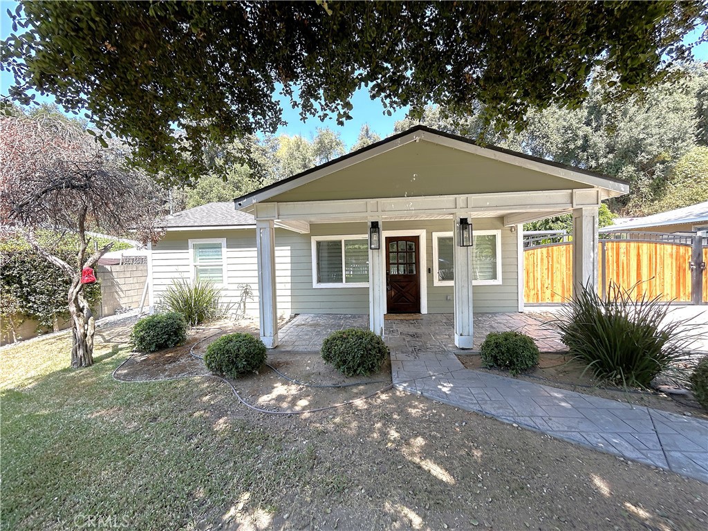 247 W Woodland Oaks