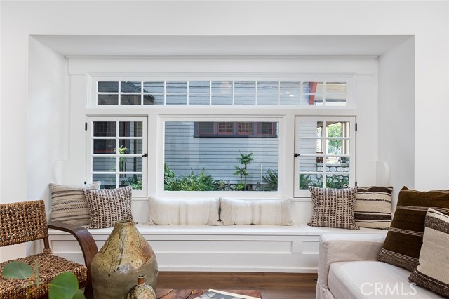 1130 Windsor Place, South Pasadena CA: https://media.crmls.org/medias/61c4d7a3-fa22-4cfb-aca5-0a9660ab676b.jpg