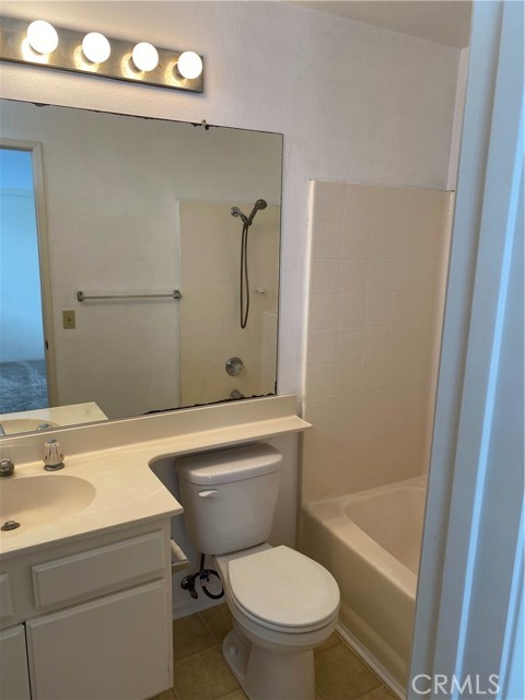 Detail Gallery Image 9 of 11 For 2800 Plaza Del Amo #215,  Torrance,  CA 90503 - 2 Beds | 2/1 Baths