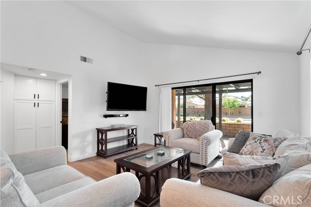 Detail Gallery Image 5 of 28 For 11722 Oak St, Apple Valley,  CA 92308 - 2 Beds | 2 Baths