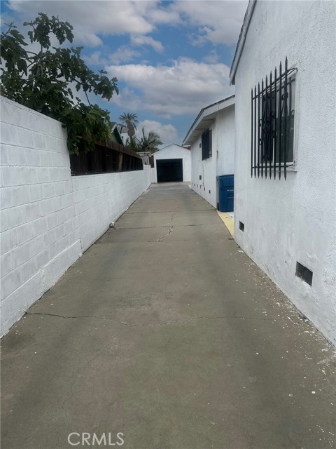 3743 W 112th Street, Inglewood CA: https://media.crmls.org/medias/61c5fbfb-cdc1-42bd-ab6e-d1c7d6b4f25e.jpg